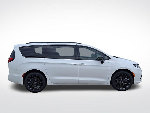 2026 Chrysler Pacifica Limited - Photo 7
