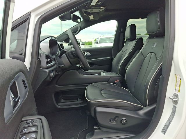 2026 Chrysler Pacifica Limited - Photo 17