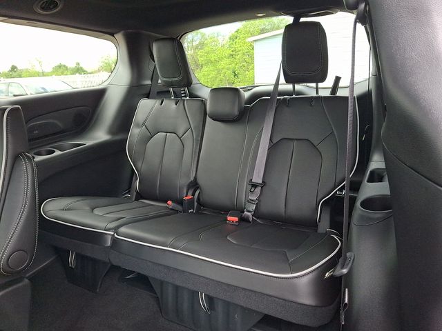 2026 Chrysler Pacifica Limited - Photo 12
