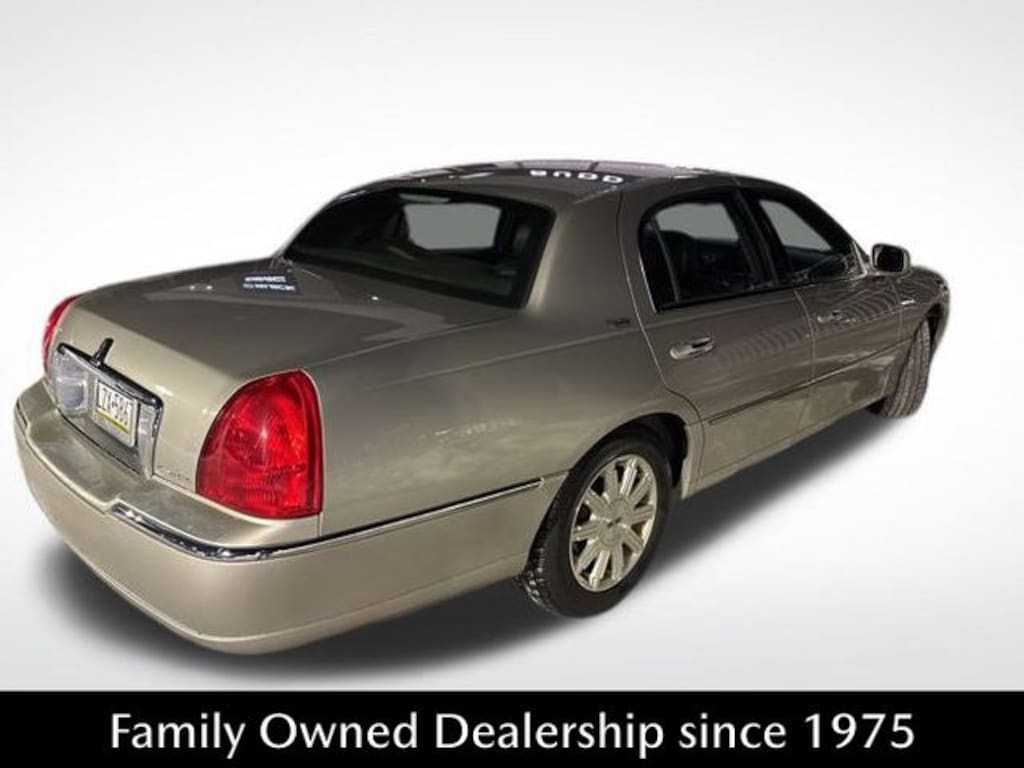 Used 2007 Lincoln Town Car Signature Limited Sedan