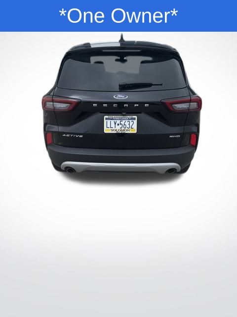 2023 Ford Escape Titanium photo 3