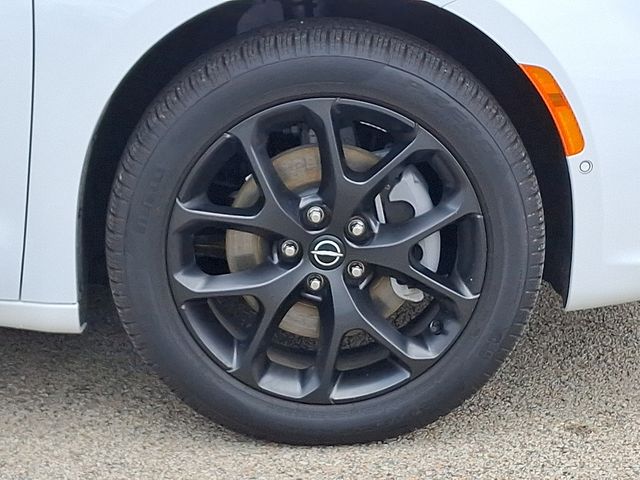 2026 Chrysler Pacifica Limited - Photo 8