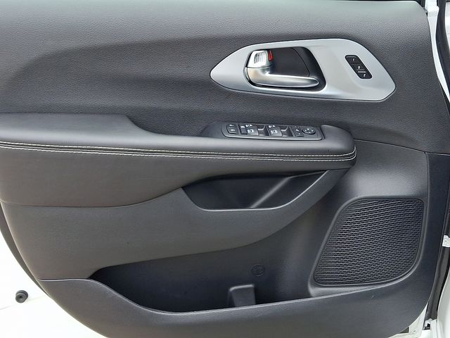 2026 Chrysler Pacifica Limited - Photo 16