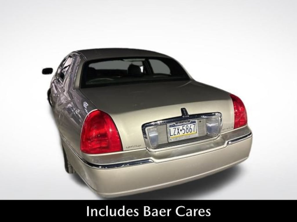 Used 2007 Lincoln Town Car Signature Limited Sedan