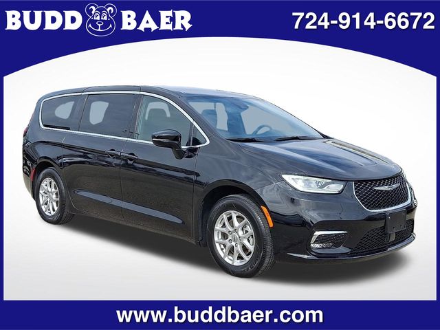 2025 Chrysler Pacifica Select's photo