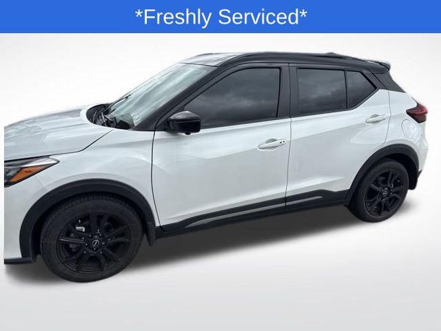 2023 Nissan Kicks SR photo 2