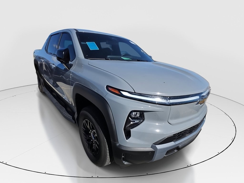 2025 Chevrolet Silverado EV LT's photo