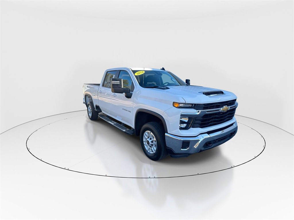 2024 Chevrolet Silverado 2500HD LT photo 2