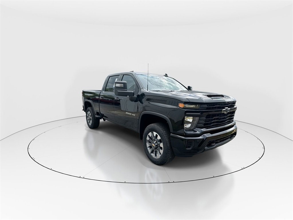2025 Chevrolet Silverado 2500HD Custom photo 2