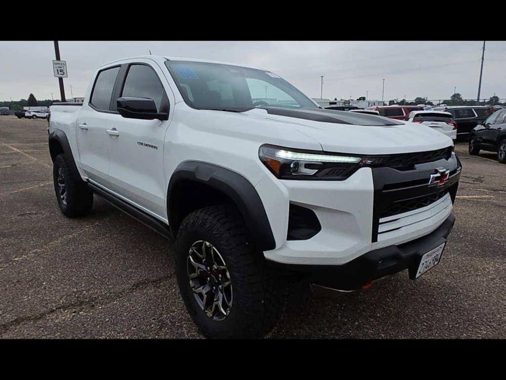 2024 Chevrolet Colorado ZR2 photo 2