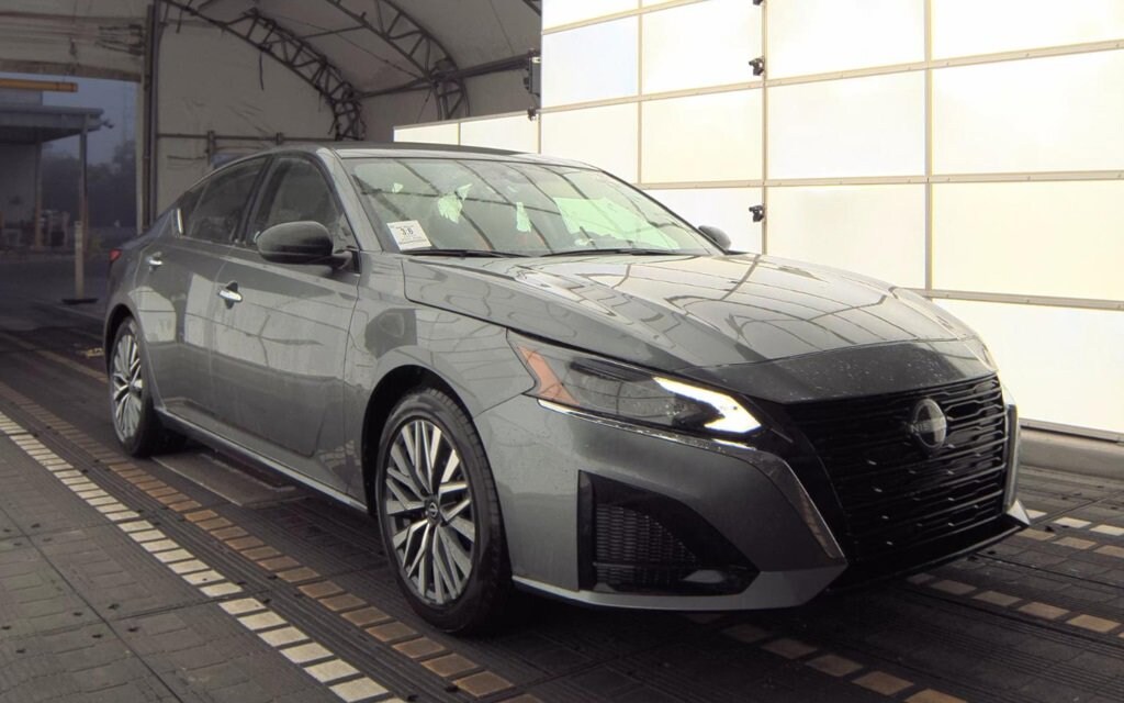 Used 2024 Nissan Altima 2.5 SV