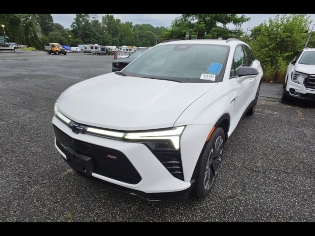 2024 Chevrolet Blazer EV RS photo 2