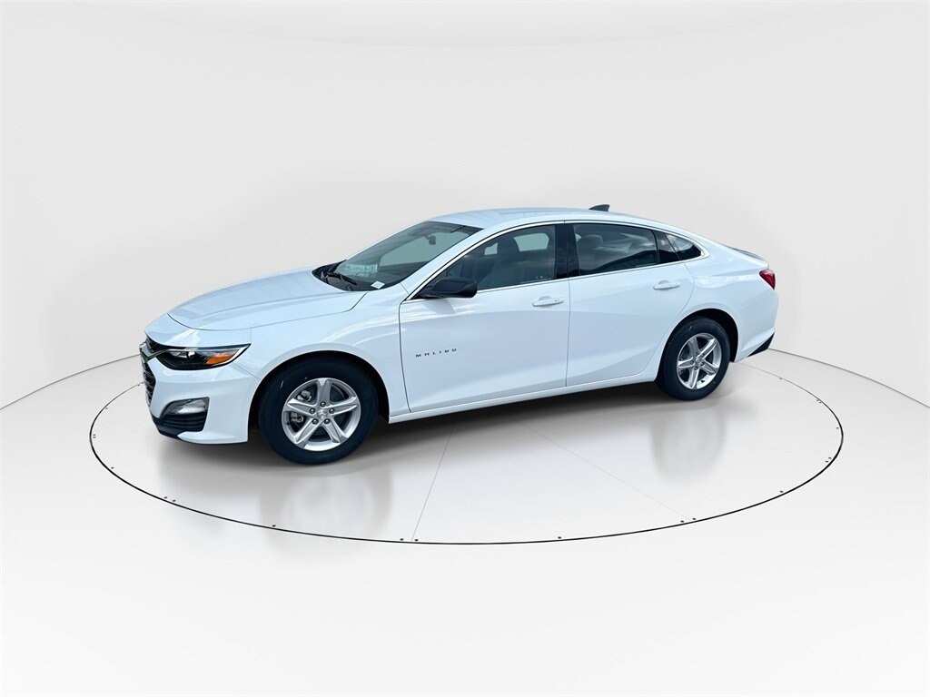 2024 Chevrolet Malibu LS photo 4