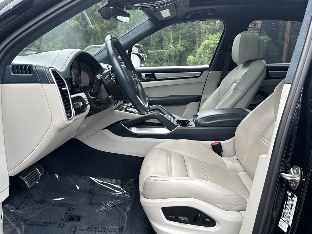 2023 Porsche Cayenne Turbo S E-Hybrid - Photo 13