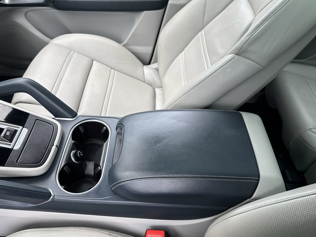 2023 Porsche Cayenne Turbo S E-Hybrid - Photo 24