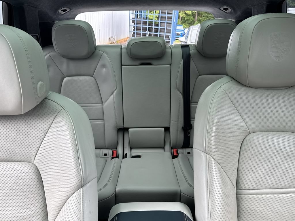 2023 Porsche Cayenne Turbo S E-Hybrid - Photo 33