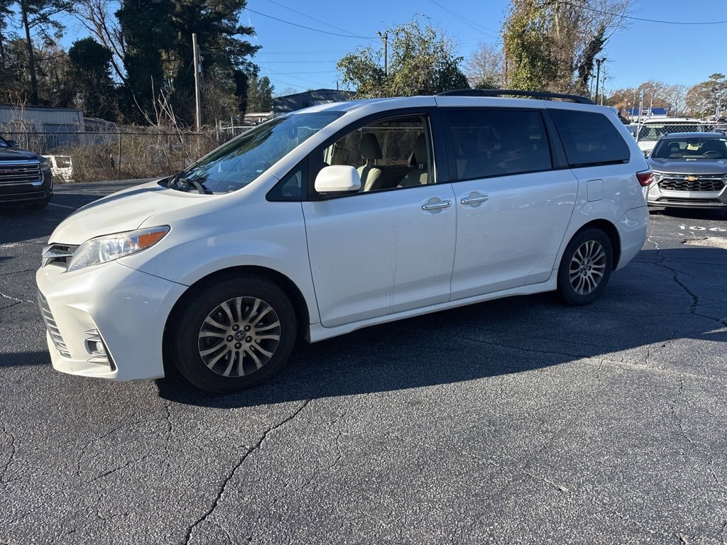 Used 2020 Toyota Sienna XLE Auto Access Seat