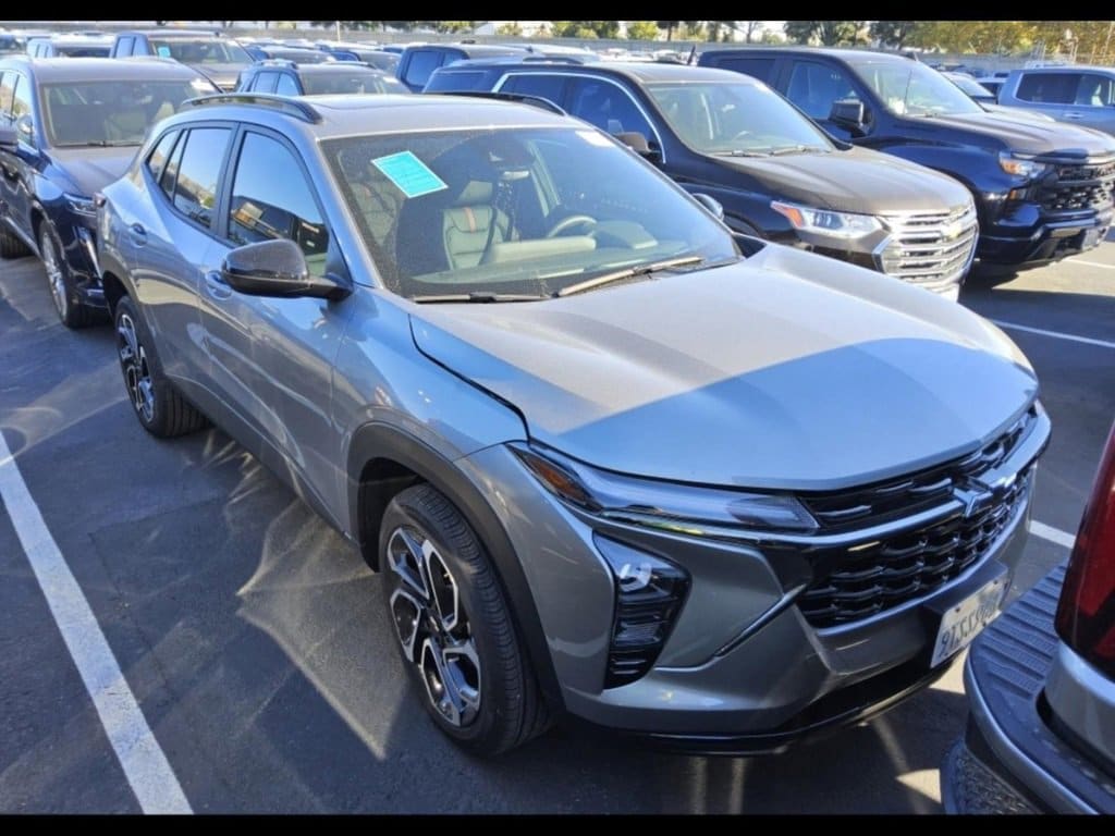 Used 2025 Chevrolet Trax 2RS SUV