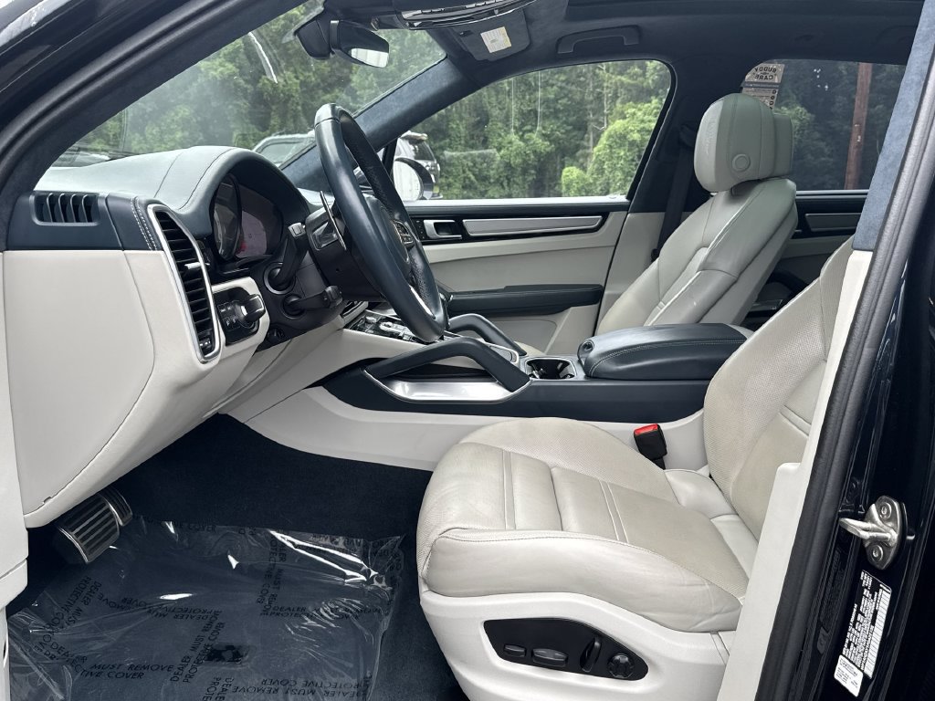 2023 Porsche Cayenne Turbo S E-Hybrid - Photo 13