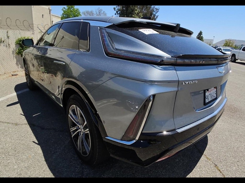 2024 Cadillac Lyriq Luxury photo 4