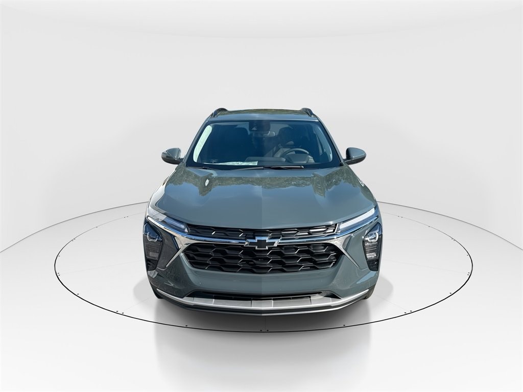 New 2025 Chevrolet Trax LT SUV