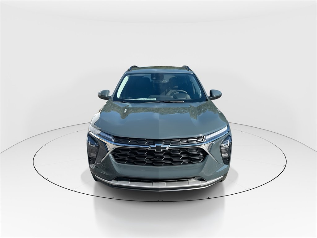 2025 Chevrolet Trax LT photo 3