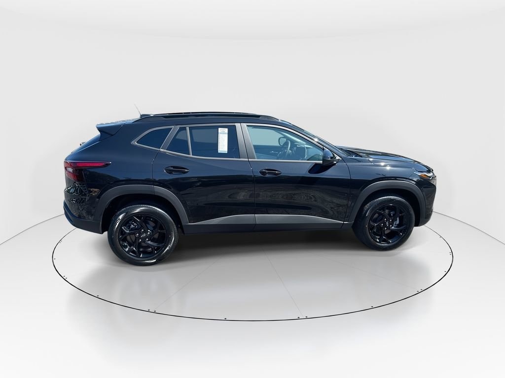 2026 Chevrolet Trax LT - Photo 9