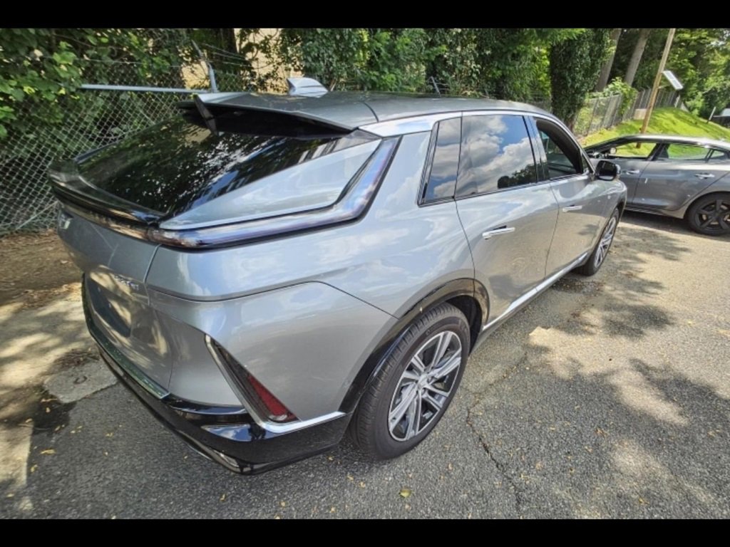 2024 Cadillac Lyriq Luxury photo 3