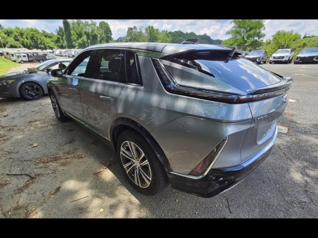 2024 Cadillac Lyriq Luxury photo 2