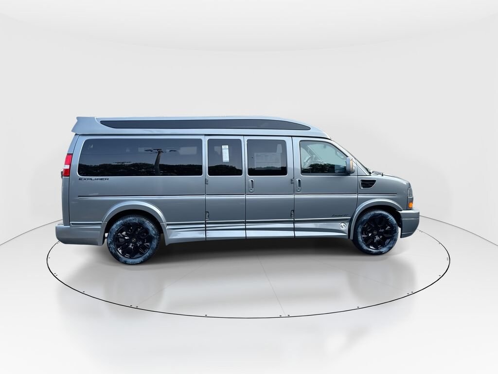 2026 Chevrolet Express Cargo Work Van - Photo 9