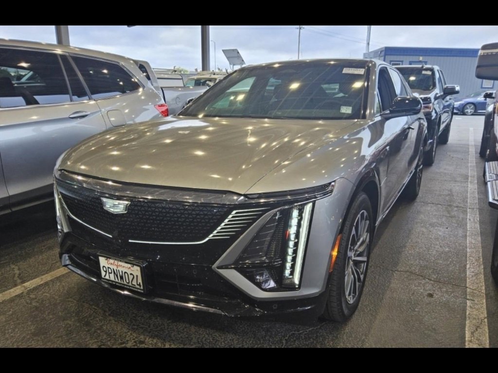 2024 Cadillac Lyriq Sport photo 3