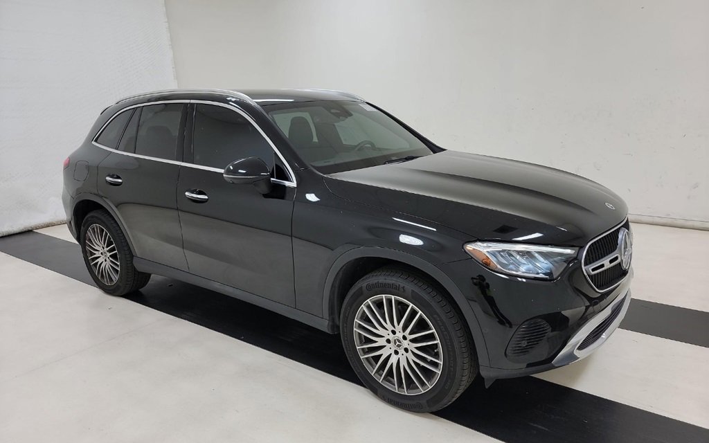 2024 Mercedes Benz GLC 300 photo 2