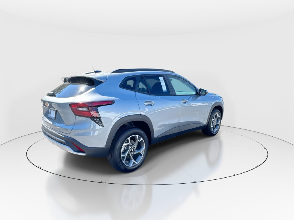 2026 Chevrolet Trax LT - Photo 8