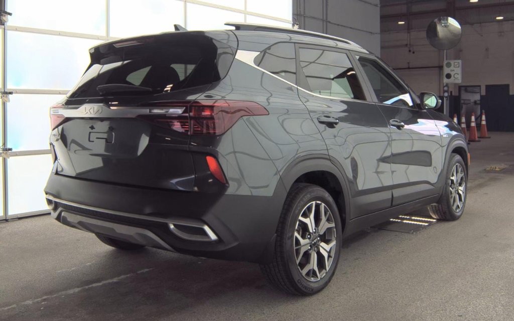 2023 Kia Seltos EX photo 3