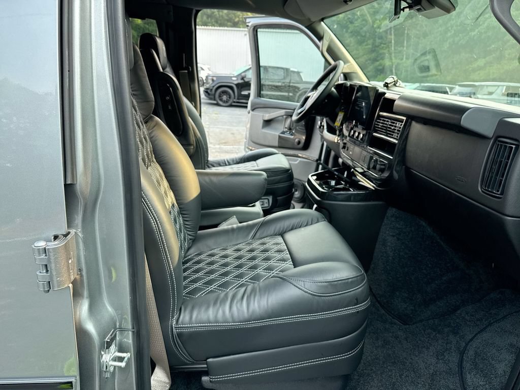 2026 Chevrolet Express Cargo Work Van - Photo 32