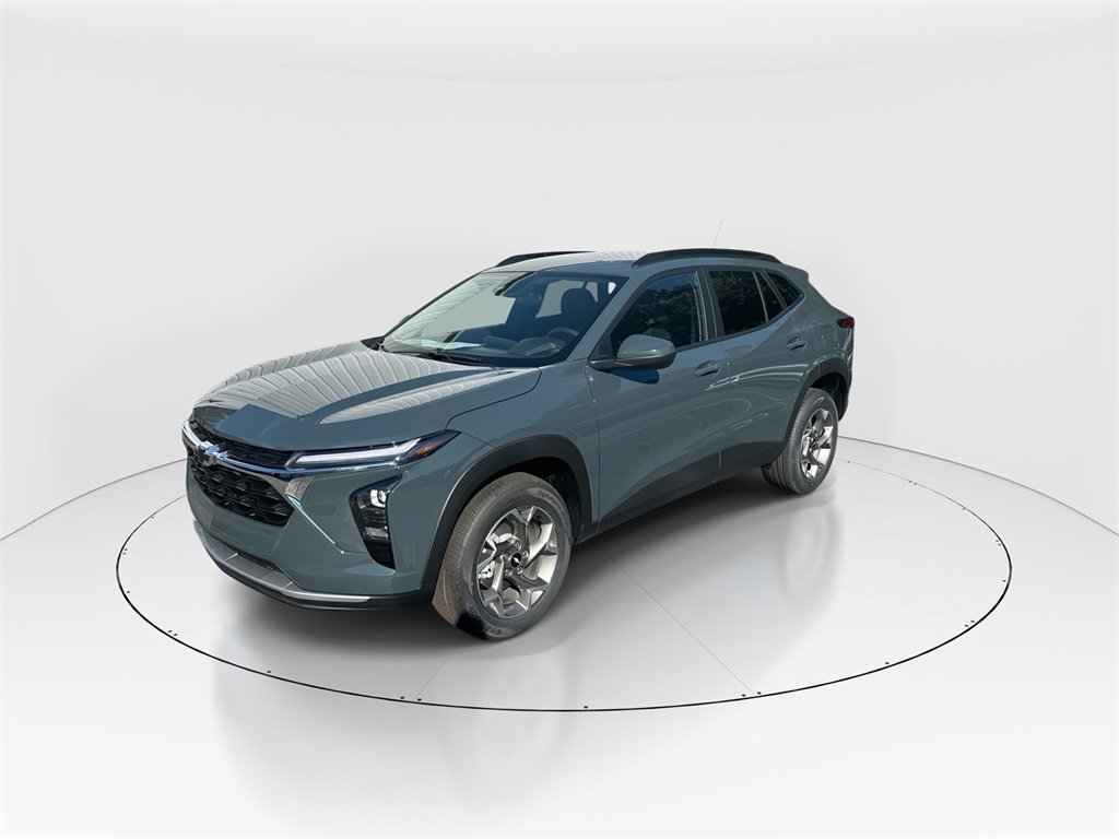 2025 Chevrolet Trax LT photo 4