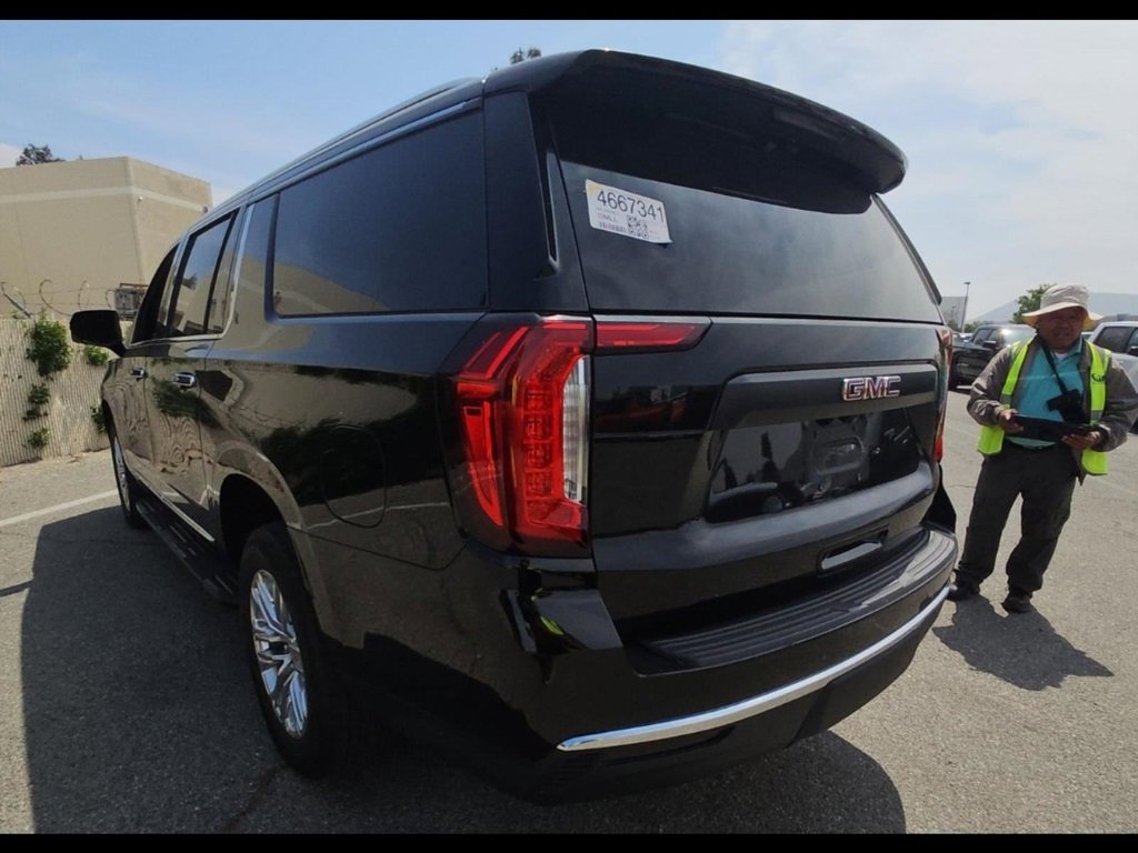 2023 Gmc Yukon XL SLT photo 4