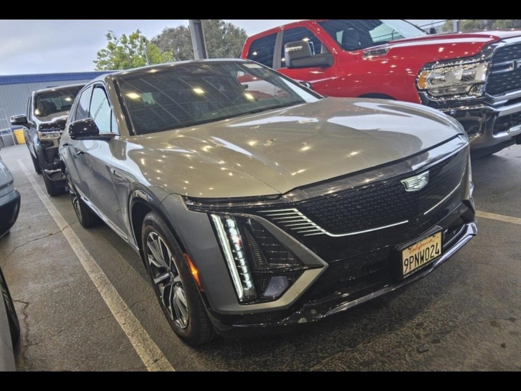 2024 Cadillac Lyriq Sport photo 2