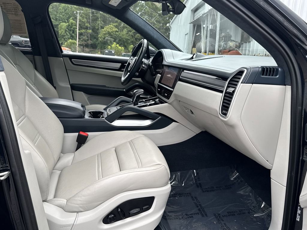 2023 Porsche Cayenne Turbo S E-Hybrid - Photo 31