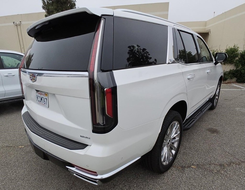 2023 Cadillac Escalade Premium Luxury photo 3