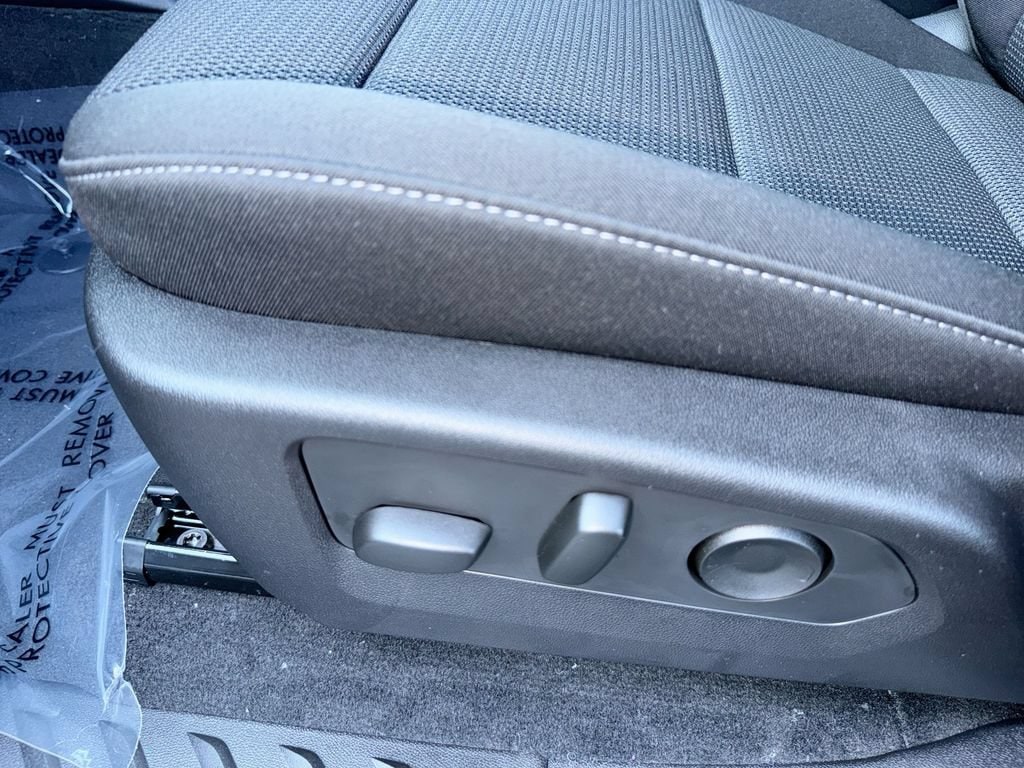 2026 Chevrolet Colorado LT - Photo 14