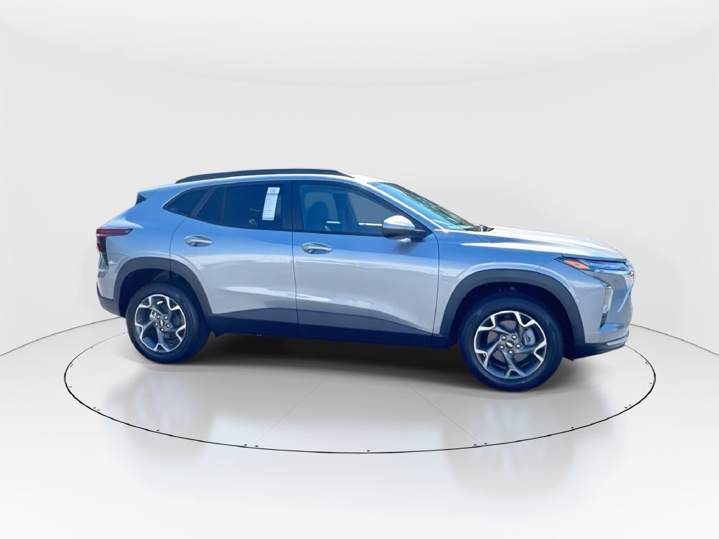 2026 Chevrolet Trax LT - Photo 9