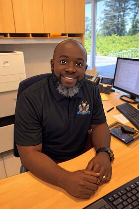 Staff member Eric Amoah from ID_9b21dcd31e3e