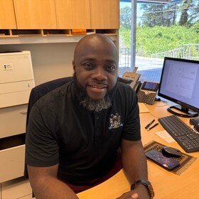 Staff member Eric Amoah from ID_9b21dcd31e3e