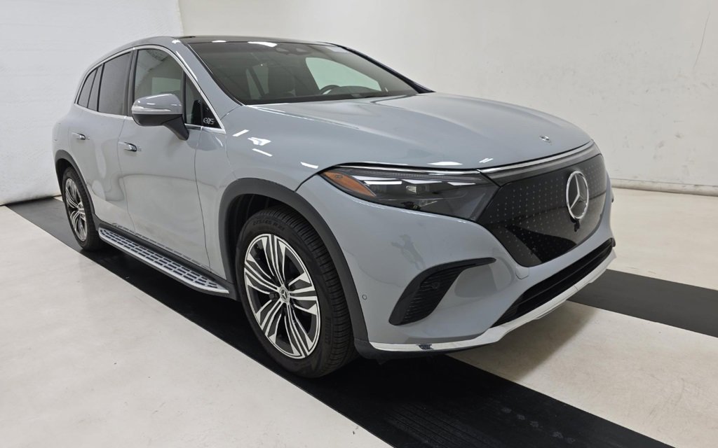 2024 Mercedes Benz EQS-Class SUV photo 2