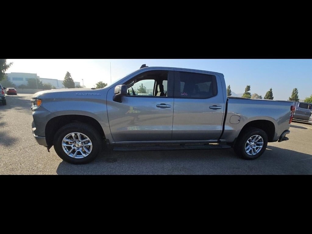 2024 Chevrolet Silverado 1500 RST photo 4