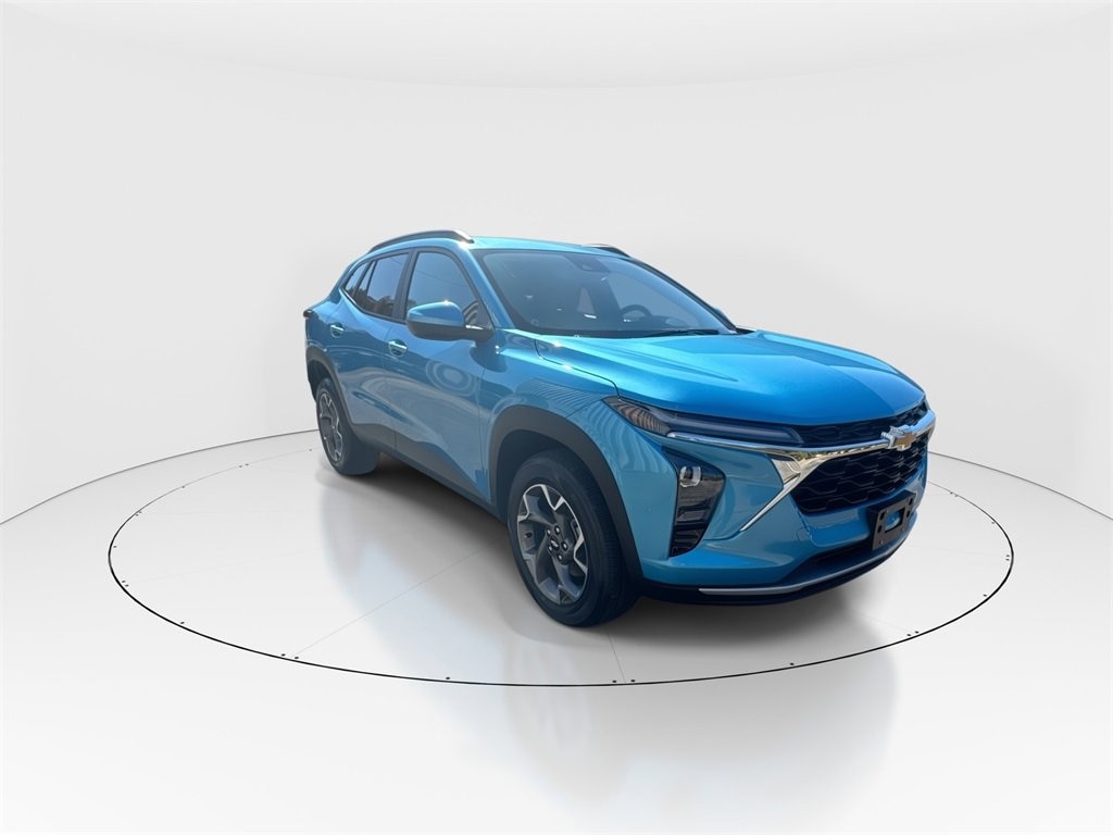 New 2025 Chevrolet Trax LT SUV