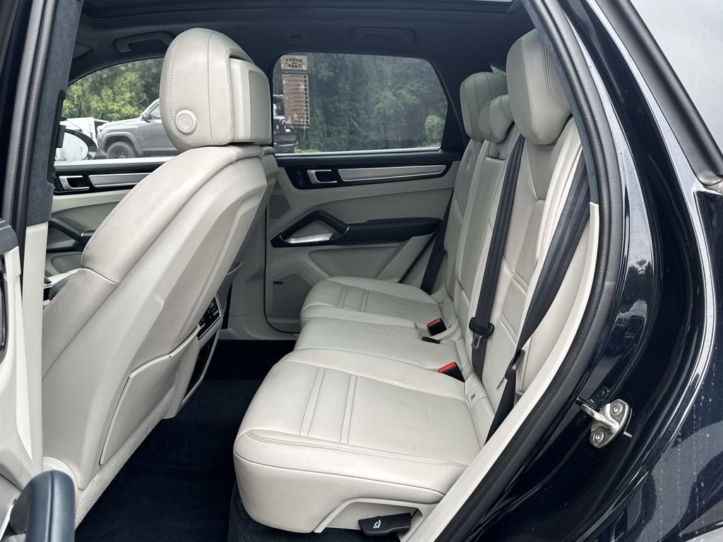 2023 Porsche Cayenne Turbo S E-Hybrid - Photo 29