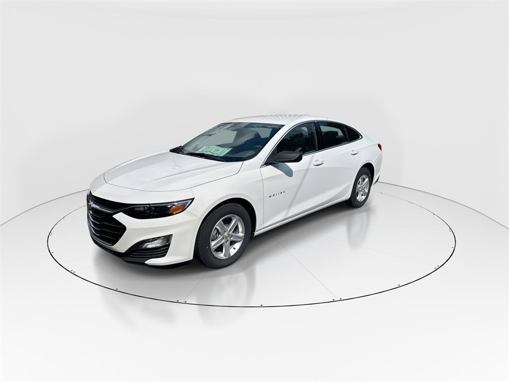 2024 Chevrolet Malibu LS photo 4
