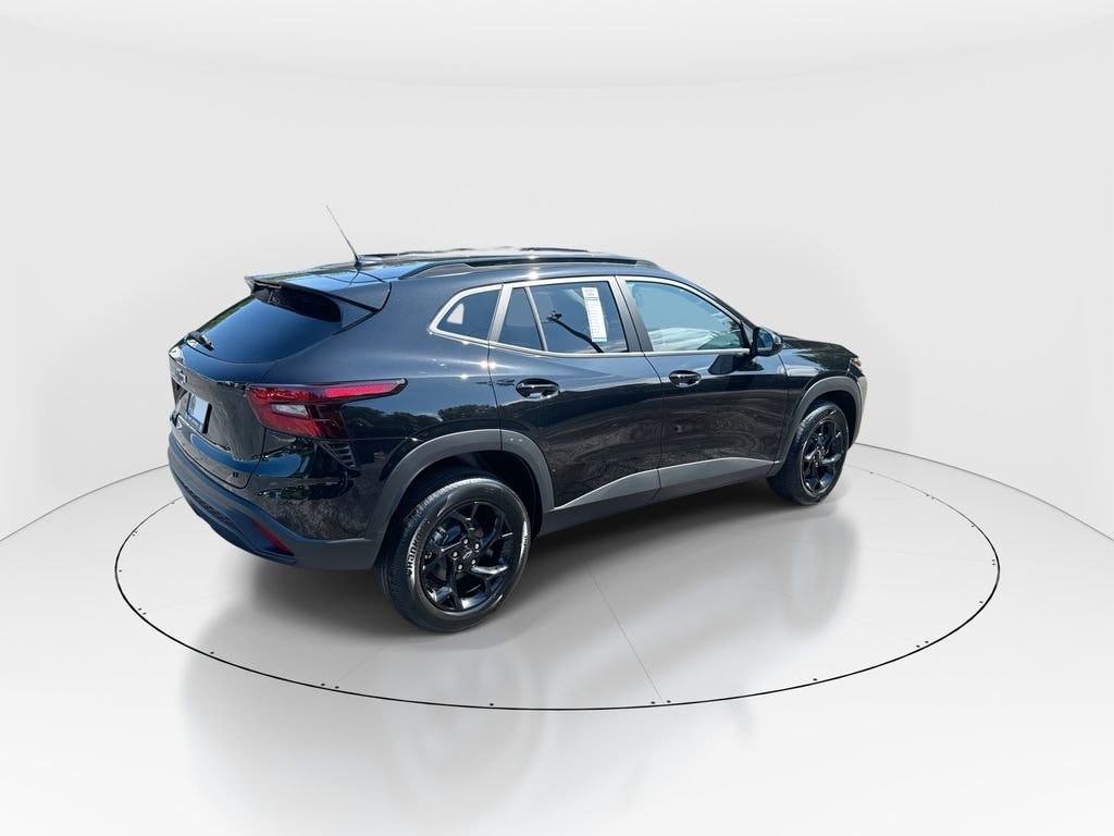2026 Chevrolet Trax LT - Photo 8